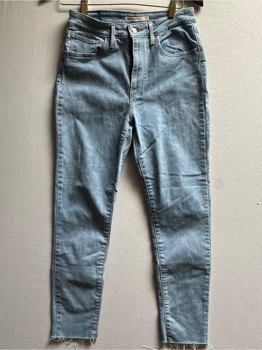 Levi's 721 High-Rise Skinny Jeans Light Wash Blue Raw Hem Size 30